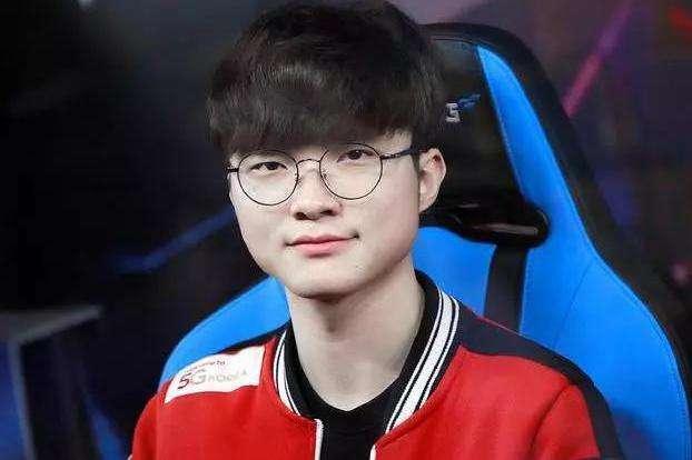 的锋线球员 的锋线球员